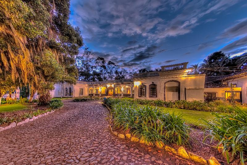 ホテル Hostería Hacienda Pinsaqui