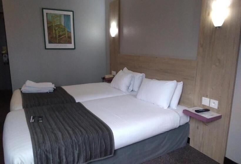 בית מלון כפרי Kyriad Saint Fargeau Ponthierry  Apollonia