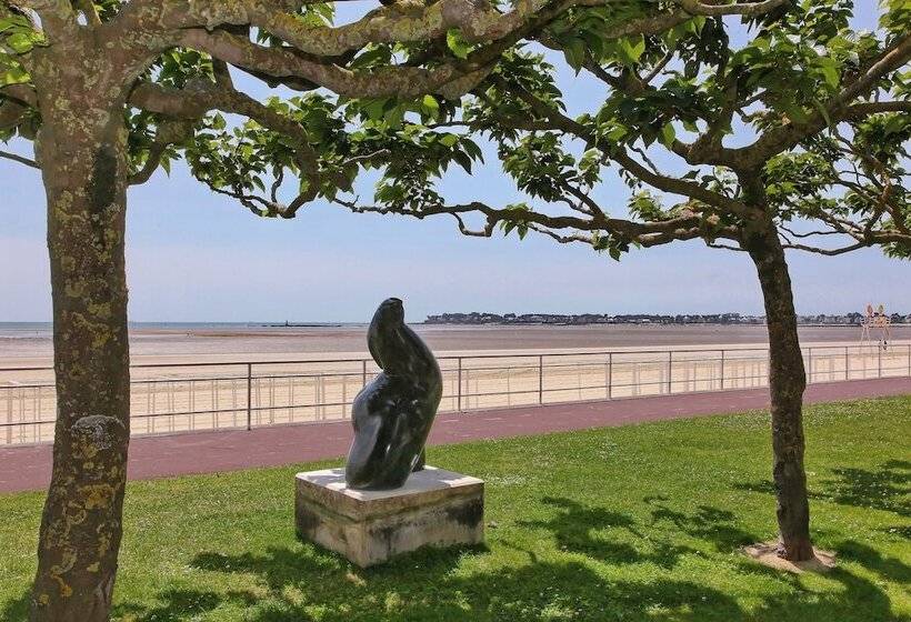 בית מלון כפרי Mercure La Baule Majestic