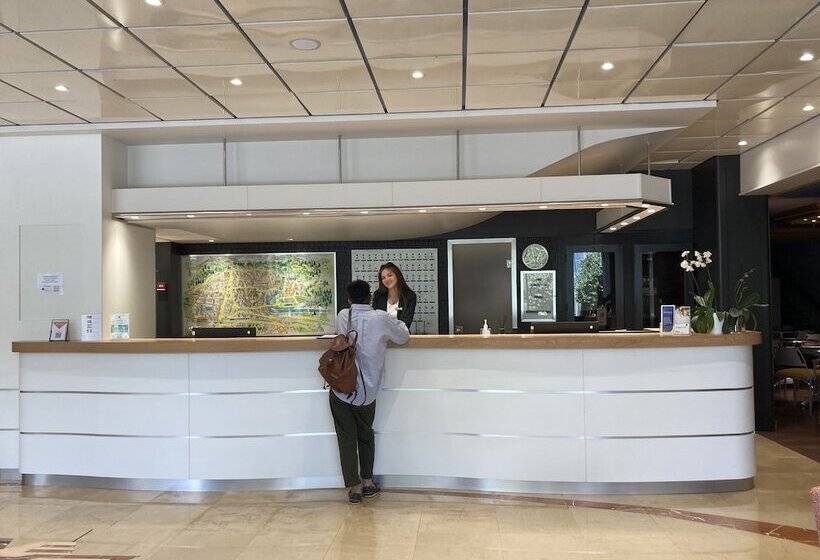 هتل Hôtel Christina Lourdes