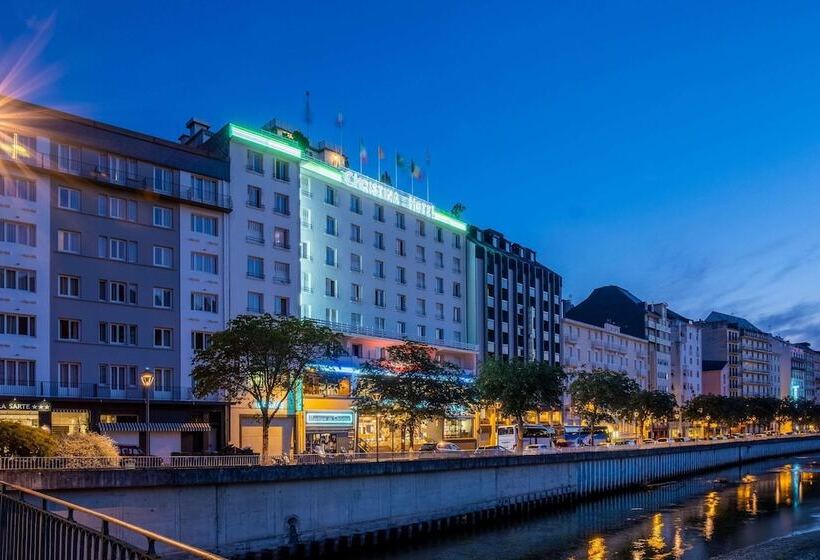 هتل Hôtel Christina Lourdes