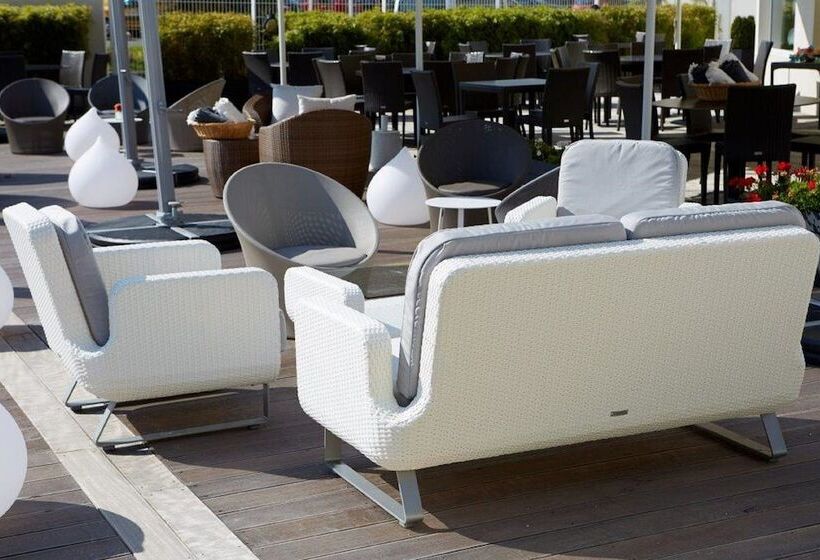 هتل Best Western Plus Paris Saclay
