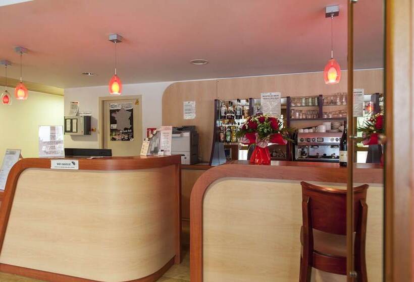 Brit Hotel Agen   L Aquitaine