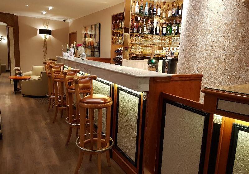 Fotos del hotel Champerret Elysees:  5