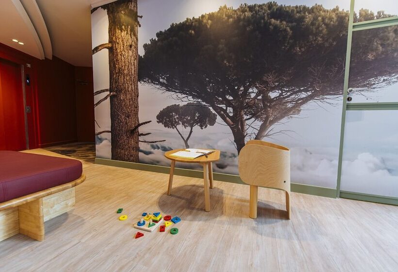 هتل Ibis Styles Antibes