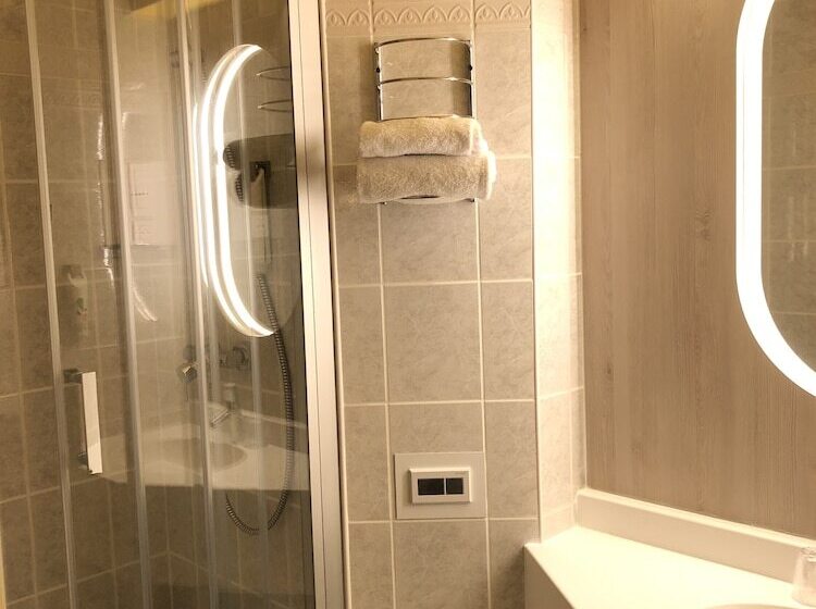 هتل Ibis Styles Antibes