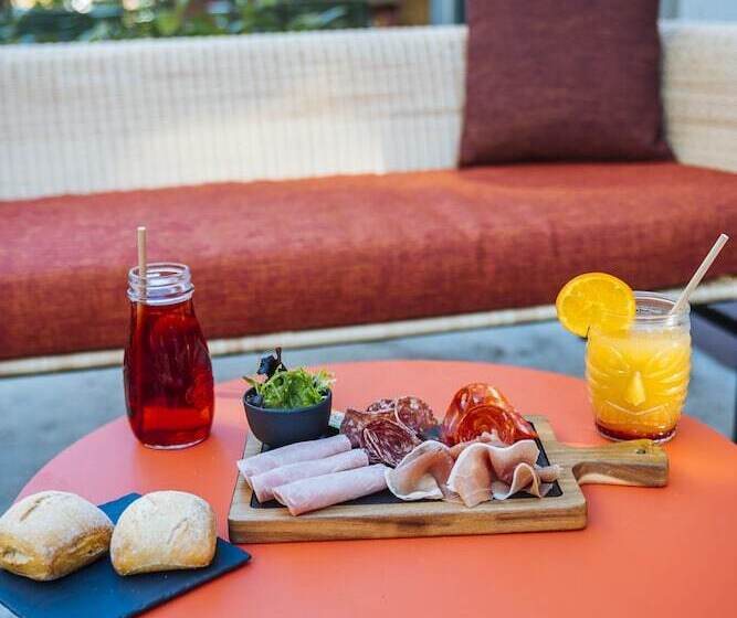 هتل Ibis Styles Antibes