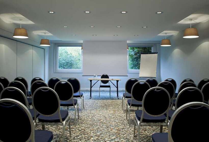 Отель Kyriad Lille Est Villeneuve D Ascq