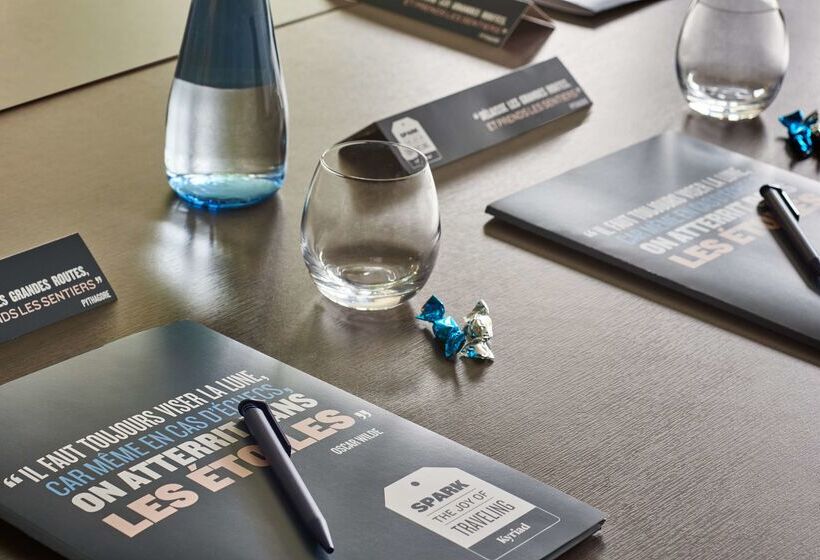 호텔 Kyriad Lille  Mons En Baroeul