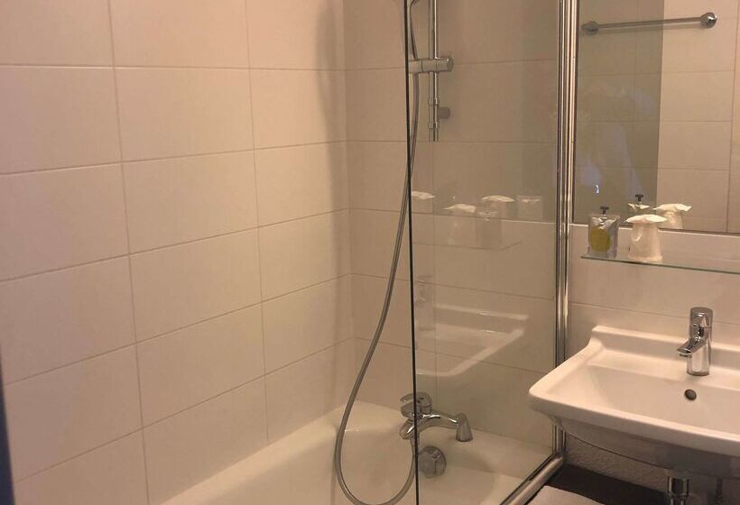 هتل Kyriad Hôtel Orly Aéroport   Athis Mons
