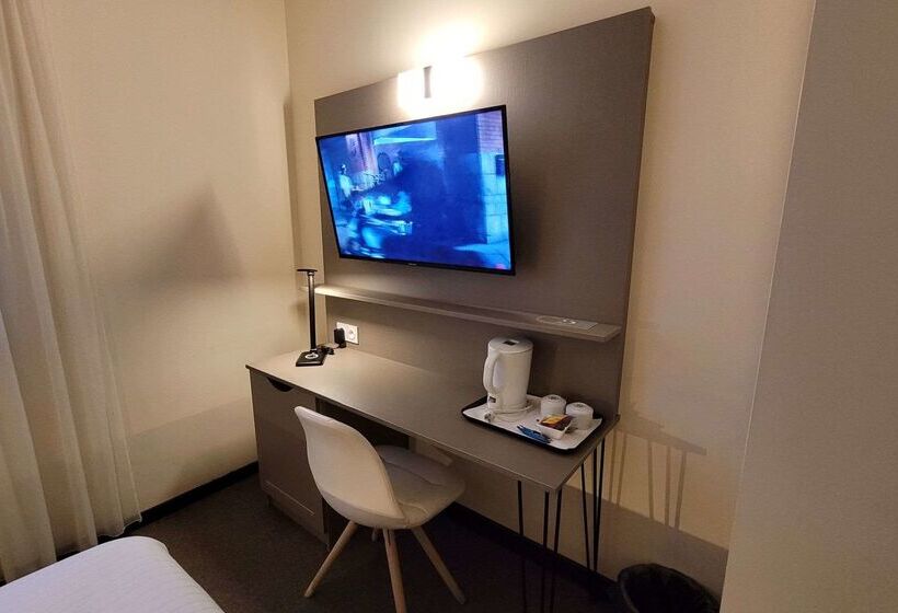هتل Hôtel Le Valois, Cognac Centre