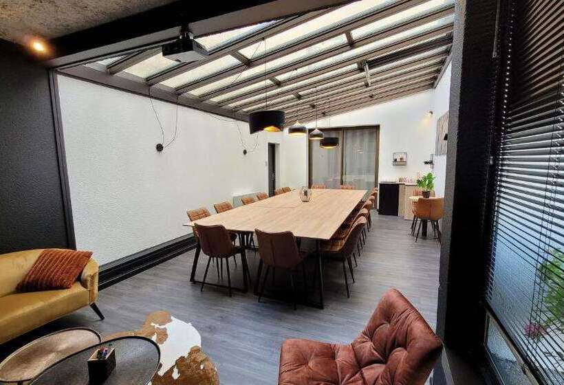 هتل Hôtel Le Valois, Cognac Centre