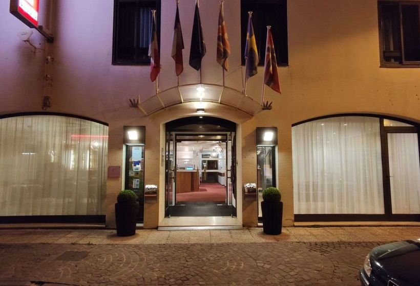 هتل Hôtel Le Valois, Cognac Centre