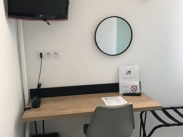 فندق Logis Cris Hôtel, Lyon Est