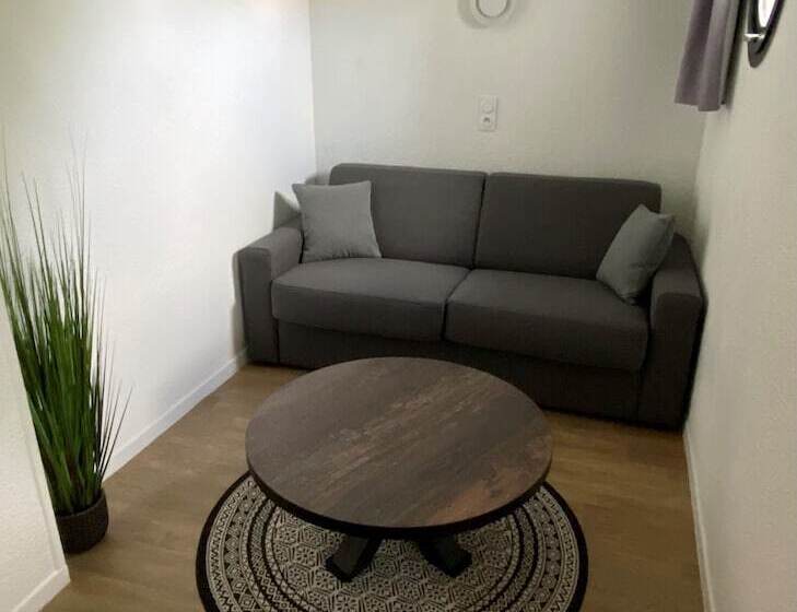 فندق Logis Cris Hôtel, Lyon Est