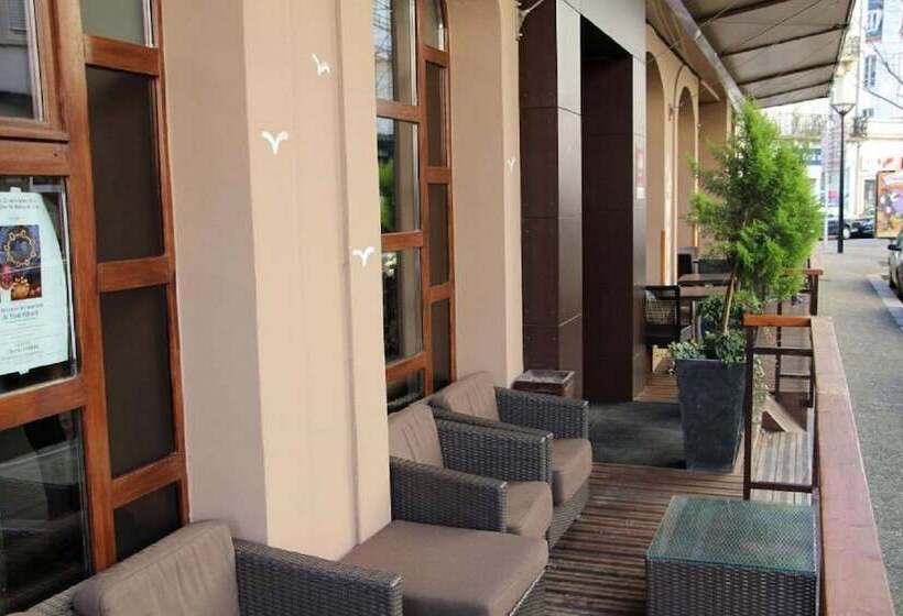 هتل Kyriad Vichy Spa Cinq Mondes