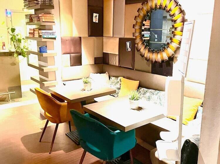 هتل Kyriad Vichy Spa Cinq Mondes
