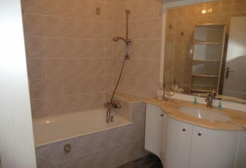 هتل Le Crystal Dinard Plage