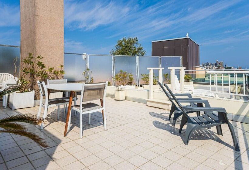 هتل Le Crystal Dinard Plage