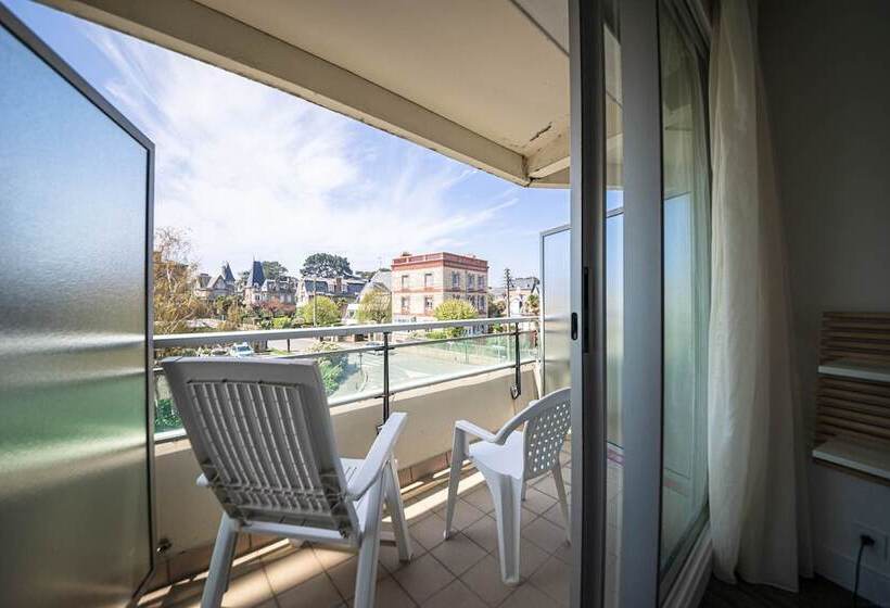 هتل Le Crystal Dinard Plage