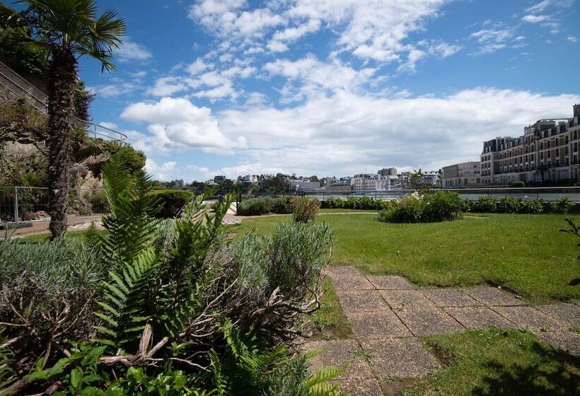 هتل Le Crystal Dinard Plage