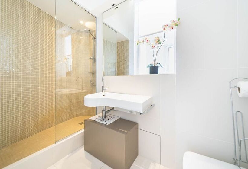 هتل Le Crystal Dinard Plage
