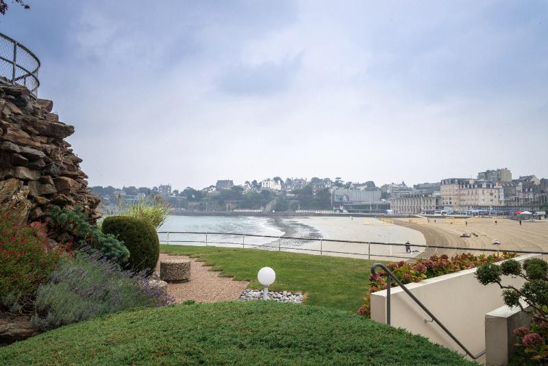 هتل Le Crystal Dinard Plage