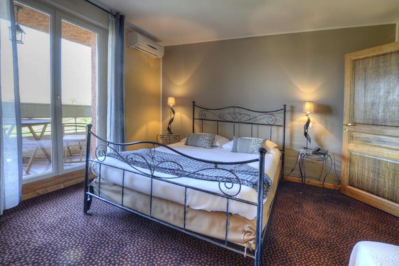 هتل Hôtel Les Jardins