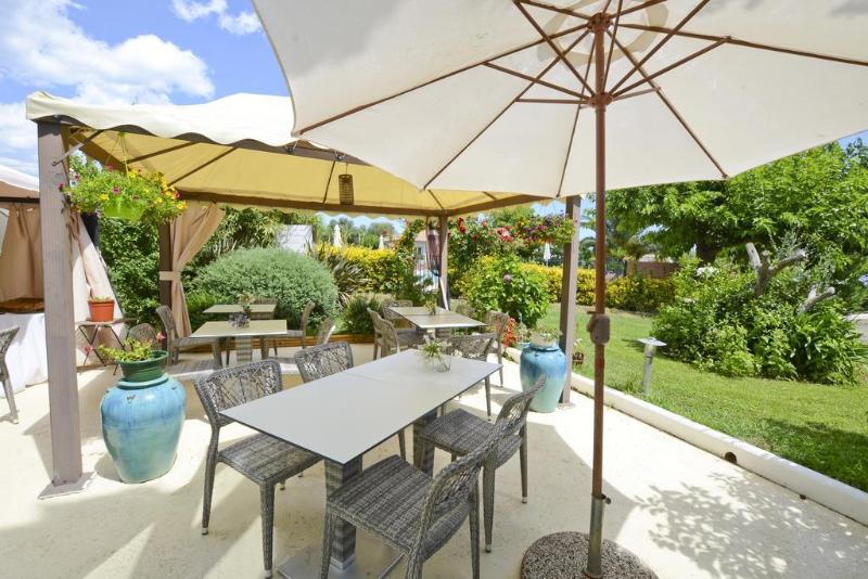 هتل Hôtel Les Jardins