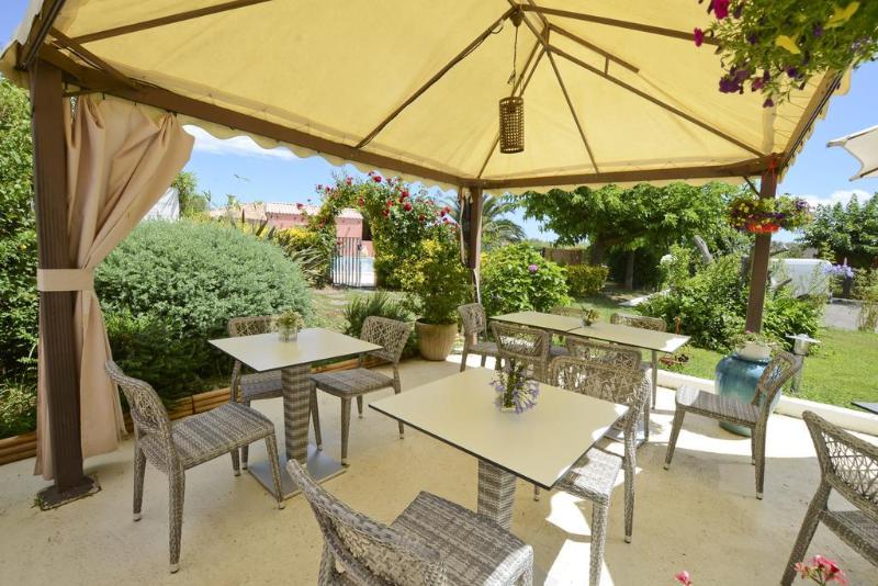 هتل Hôtel Les Jardins