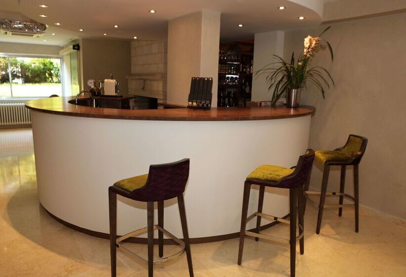 هتل Hôtel Les Trois Roses, Meylan Grenoble The Originals Boutique