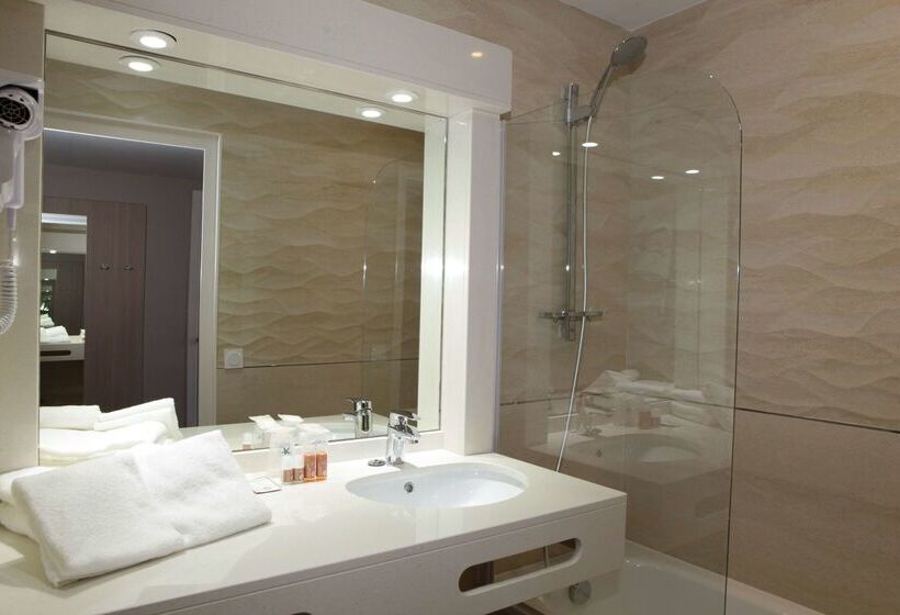 هتل Hôtel Les Trois Roses, Meylan Grenoble The Originals Boutique