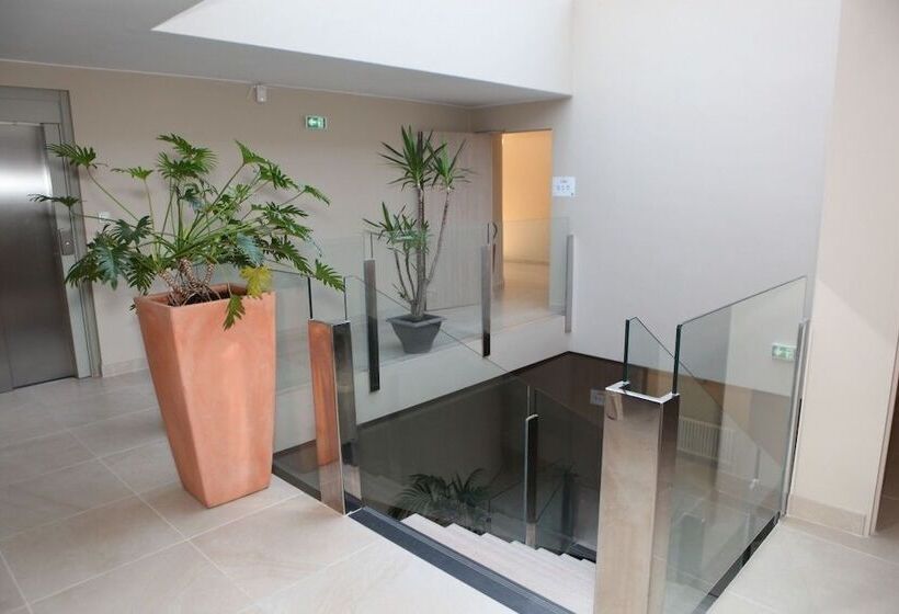 هتل Hôtel Les Trois Roses, Meylan Grenoble The Originals Boutique