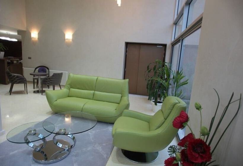 هتل Hôtel Les Trois Roses, Meylan Grenoble The Originals Boutique