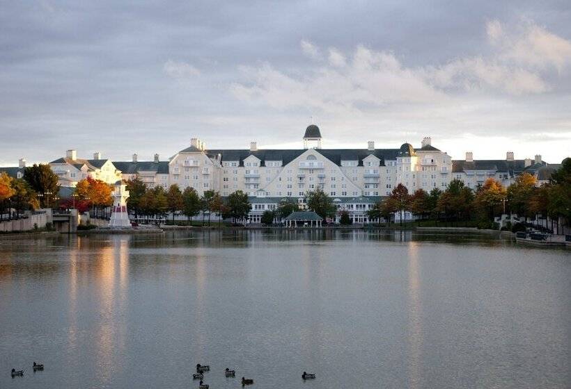 هتل Disney Newport Bay Club