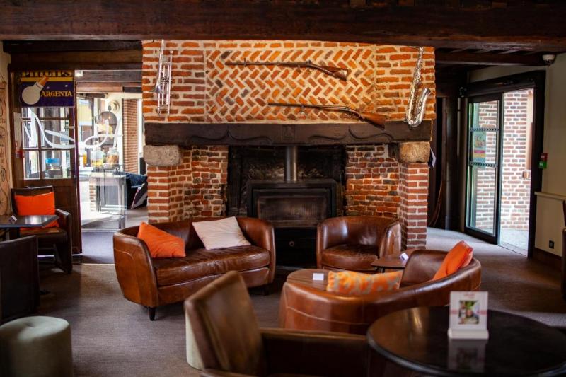 هتل Logis Hôtel & Restaurant   Les Hauts De Montreuil