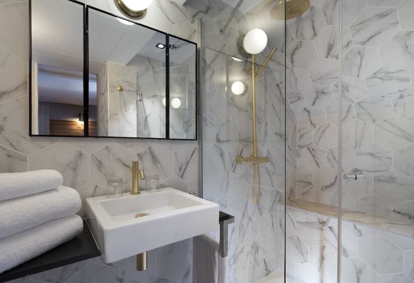 ホテル Maxim Folies