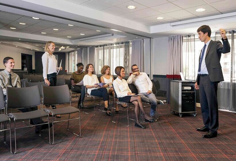 בית מלון כפרי Mercure Paris La Défense Grande Arche