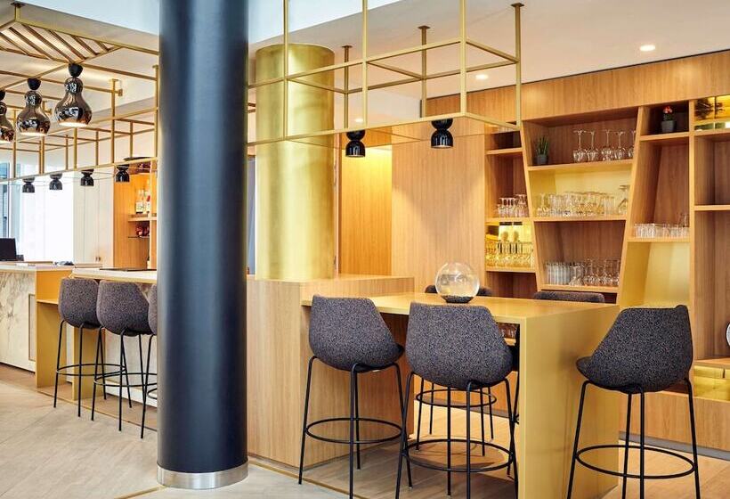 בית מלון כפרי Mercure Paris La Défense Grande Arche