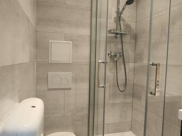 ホテル Modern Est