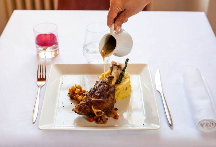 Отель Moulin De Vernègues Hôtel & Spa