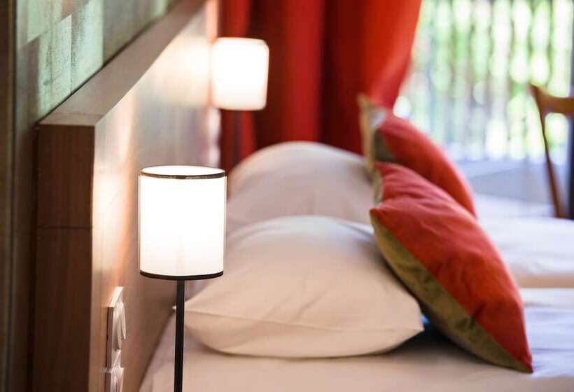 Отель Moulin De Vernègues Hôtel & Spa