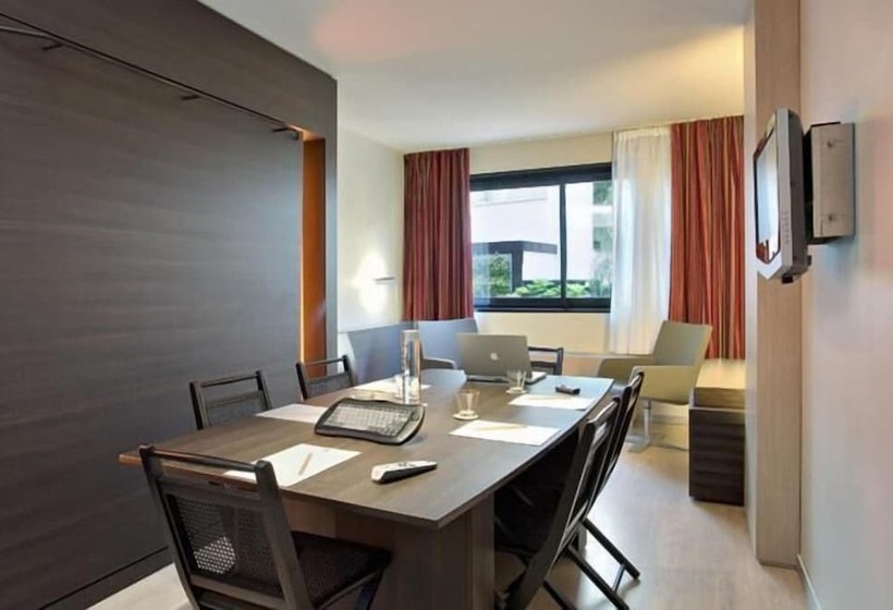 هتل Hôtel Oceania Nantes Aéroport