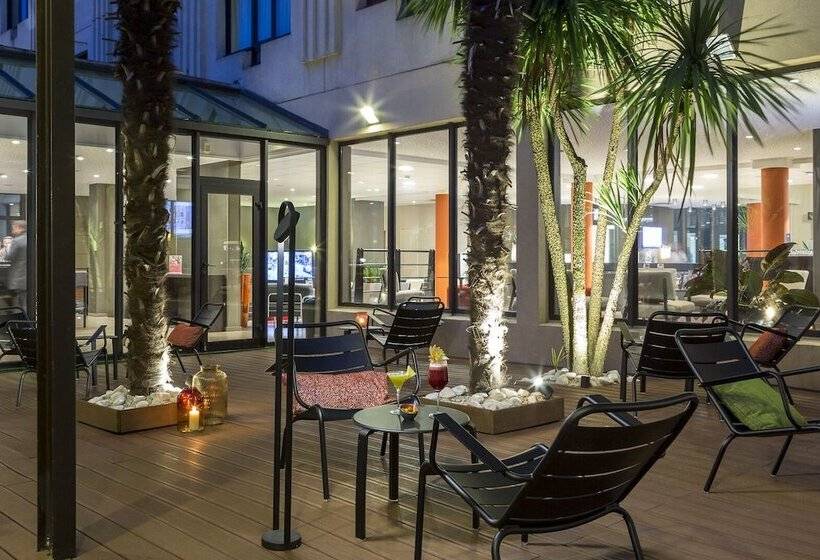 هتل Hôtel Oceania Nantes Aéroport