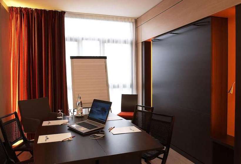 هتل Hôtel Oceania Nantes Aéroport