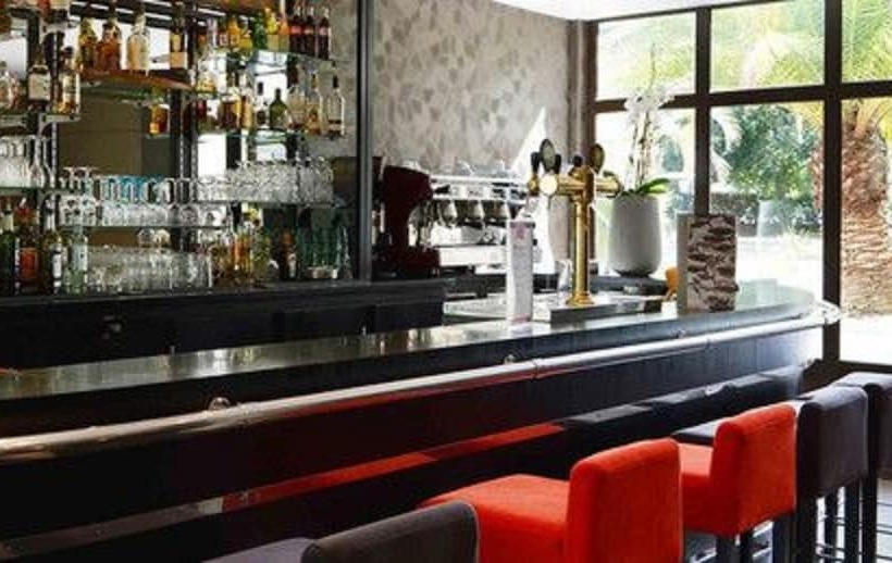 هتل Hôtel Oceania Nantes Aéroport
