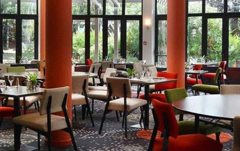 هتل Hôtel Oceania Nantes Aéroport