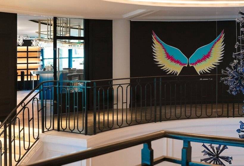Otel Renaissance Paris La Defense
