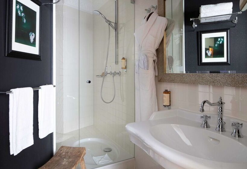 Le 123 Elysees  Astotel