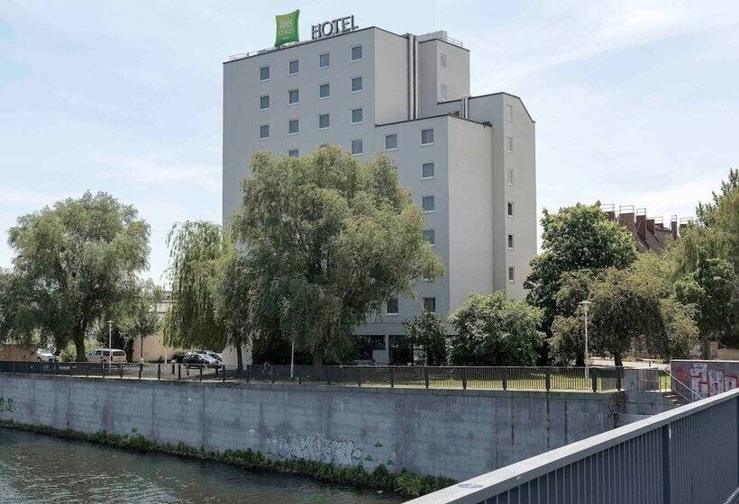 Fotos del hotel Ibis Styles Berlin Treptow:  5